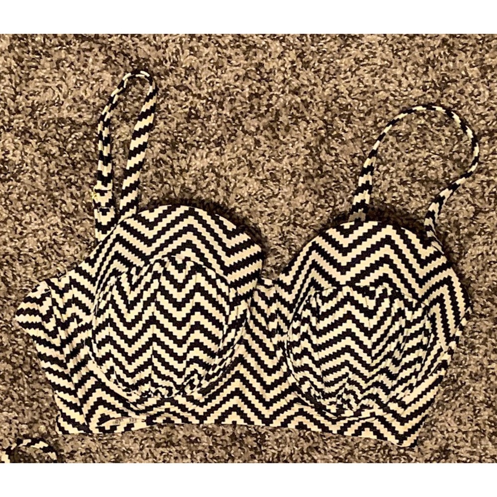 XHILARATION CHEVRON BIKINI TOP